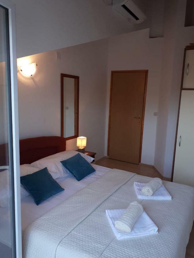 Mala Basina -Maslina Lägenhet Vrbanj Exteriör bild